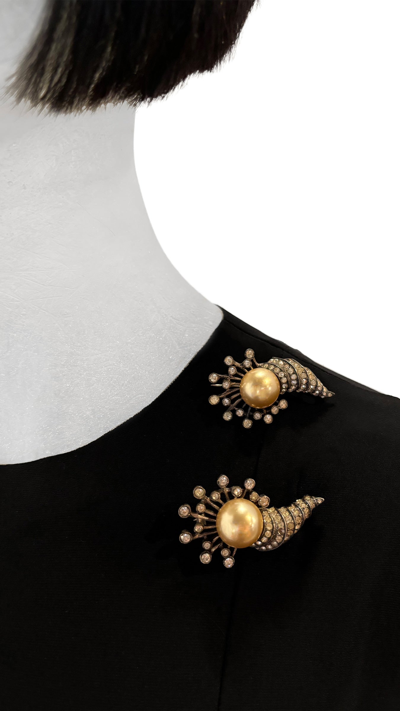 Norma Kamali EISENBERG STONE/PEARL BROOCH SET